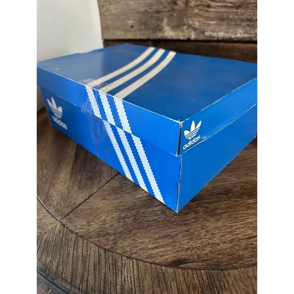 adidas box has